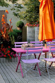 Une terrasse aux couleurs dynamiques