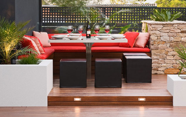 jardin-couleurs chaudes une terrasse conviviale aux couleurs gaies