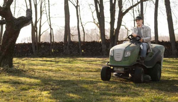 Comment entretenir et réparer un tracteur de jardin ?