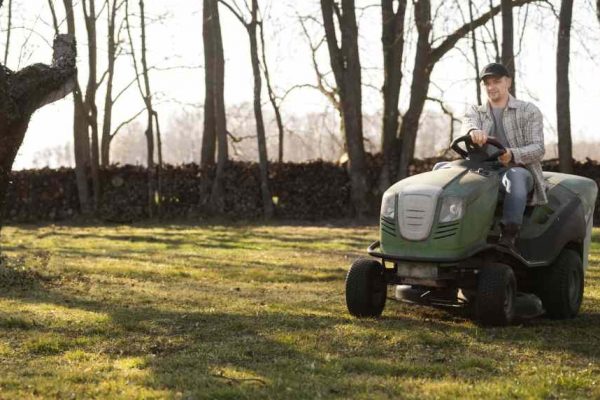 Comment entretenir et réparer un tracteur de jardin ?