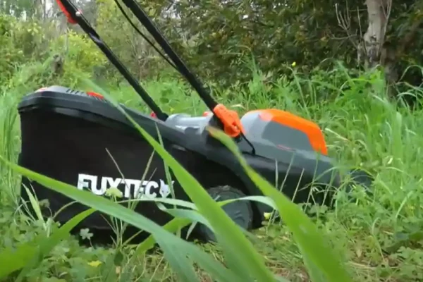 Test de la tondeuse à batterie FUXTEC FX-E1RM20, à savoir avant d’acheter.