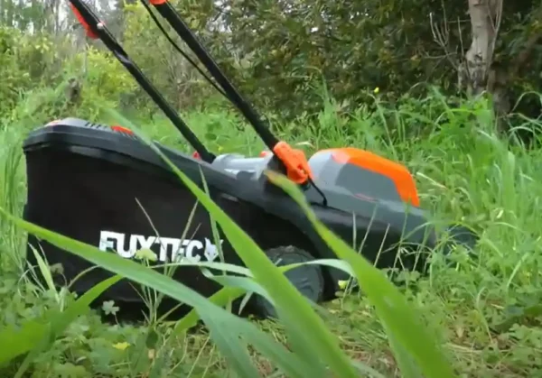 Test de la tondeuse à batterie FUXTEC FX-E1RM20, à savoir avant d’acheter.